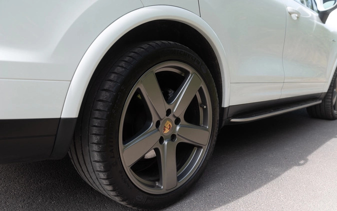 Porsche Cayenne cena 199800 przebieg: 215000, rok produkcji 2015 z Warszawa małe 742